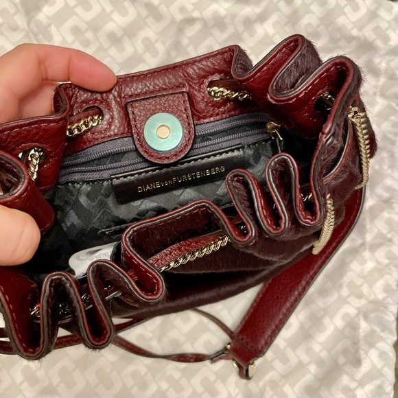 DIANE VON FURSTENBERG
Love Power mini bucket bag - Picture 6 of 7